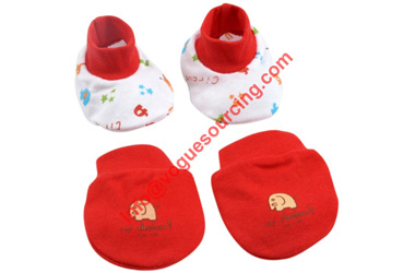 baby-bootie-and-mitten-voguesourcing